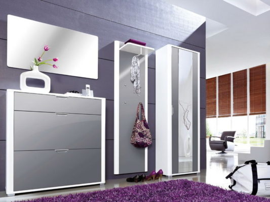 серая мебель для большой прихожей
