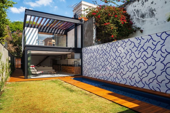 современный дизайн дома с панорамным остеклением