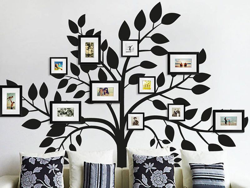 трафаретный декор стены с изображением фамильного дерева