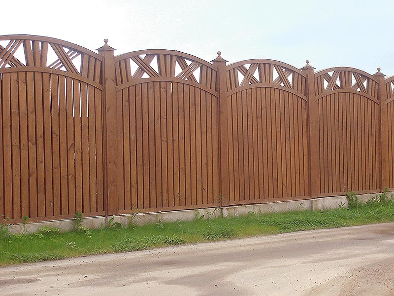 шикарный деревянный забор