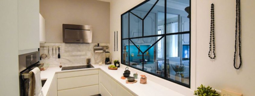 светлая кремовая кухня