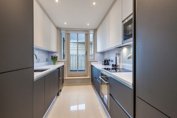 кухня с балконом 2018