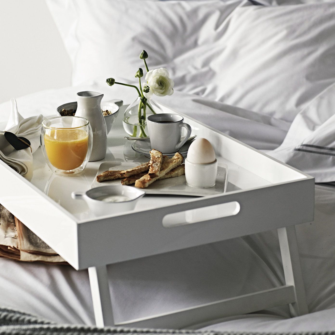 romantic-bedside-tray