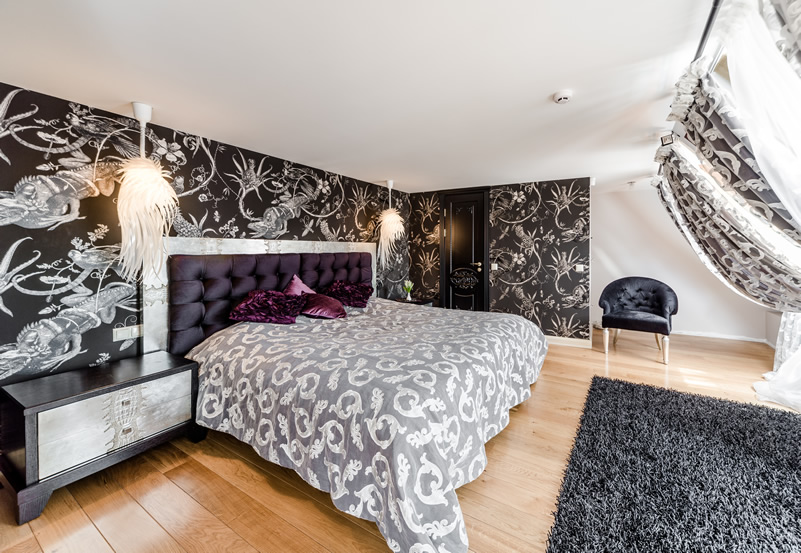 modern-bedroom-design-with-black-white-wallpaper