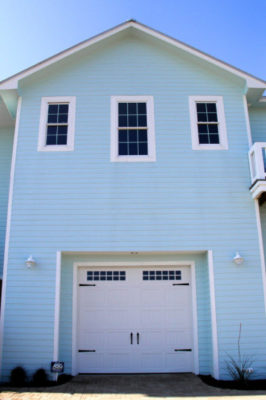 голубой дом с гаражом