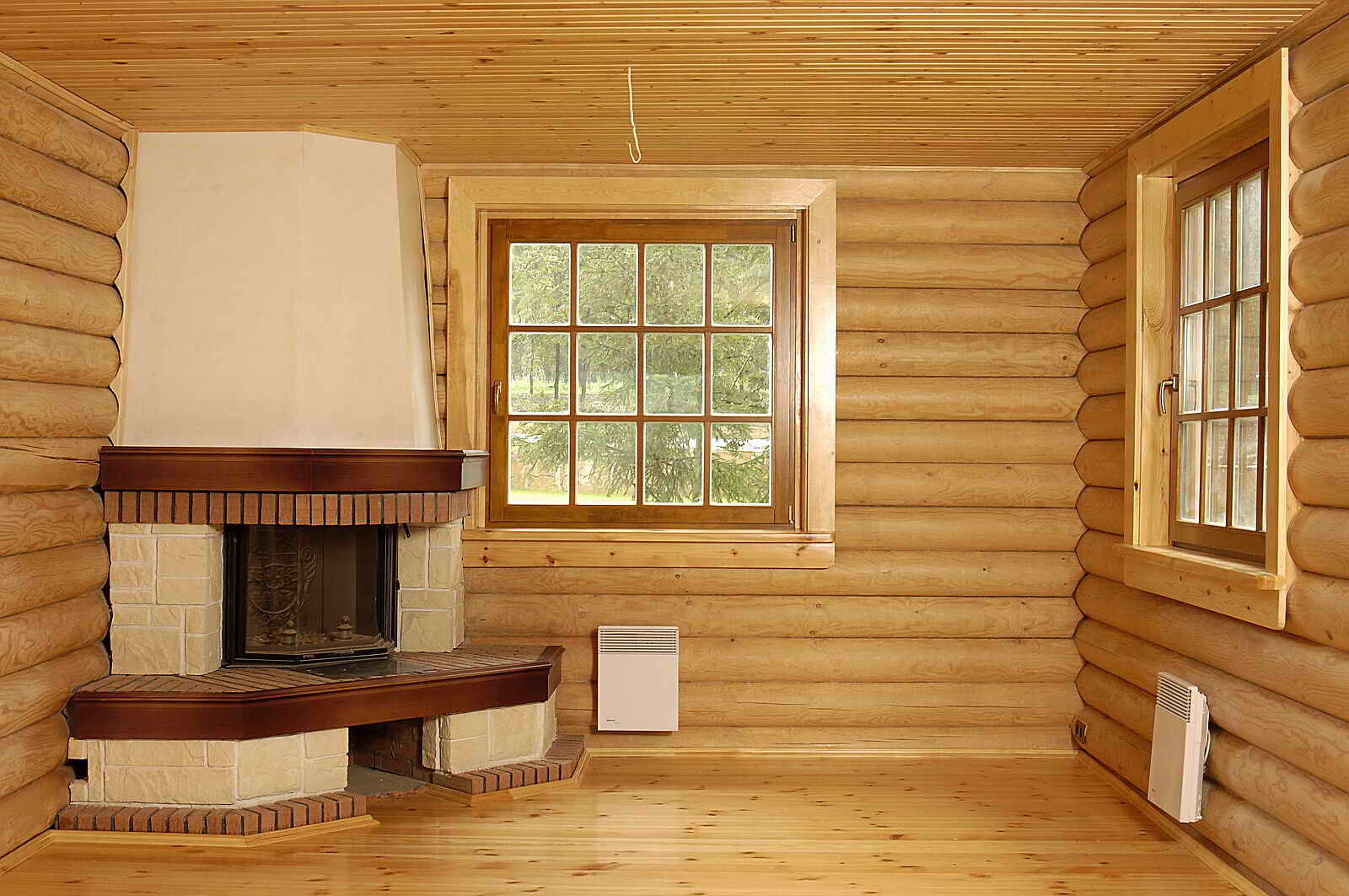 дерев'яний будинок з кутовим каміном
