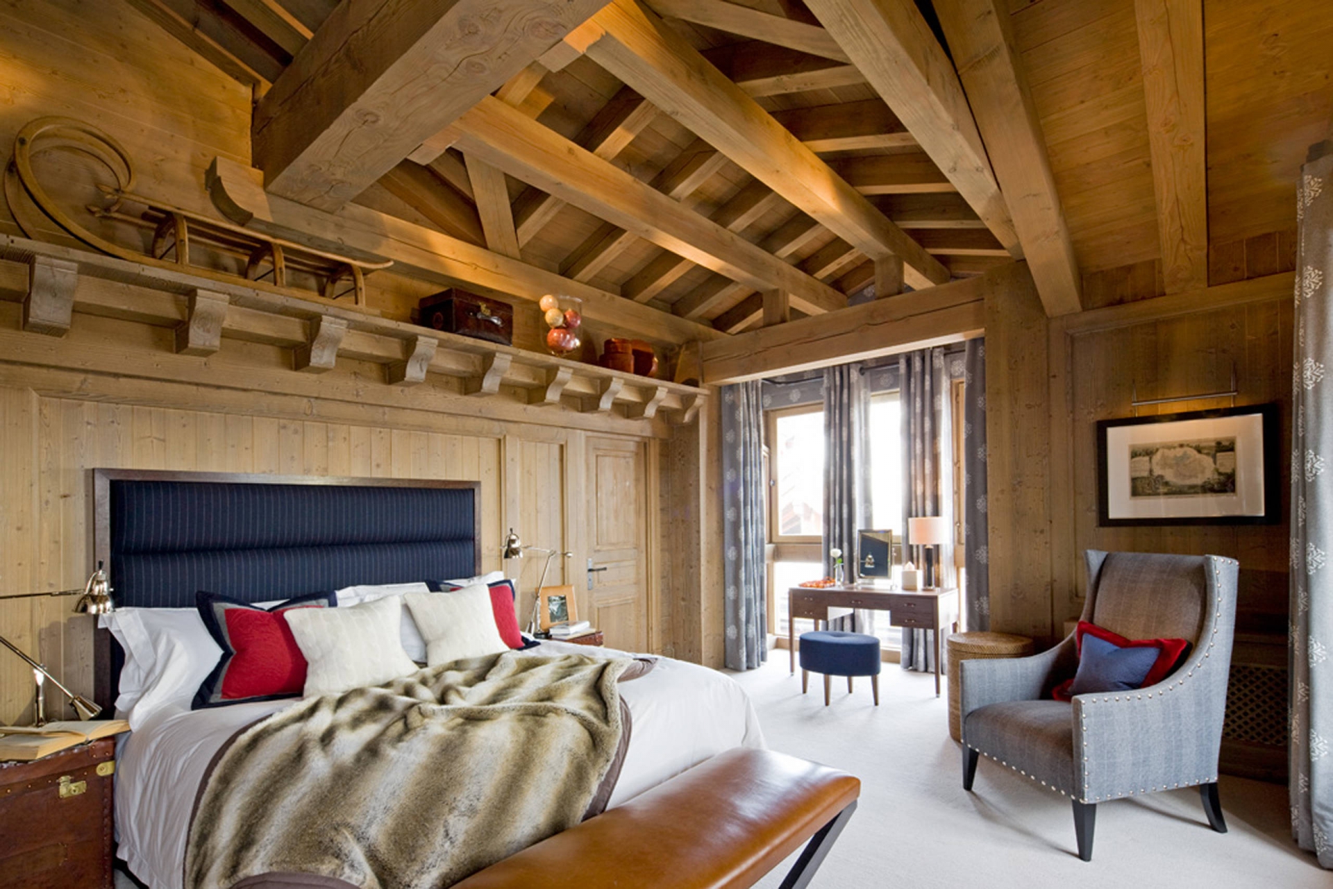 інтер'єр спальні в дерев'яному будинку