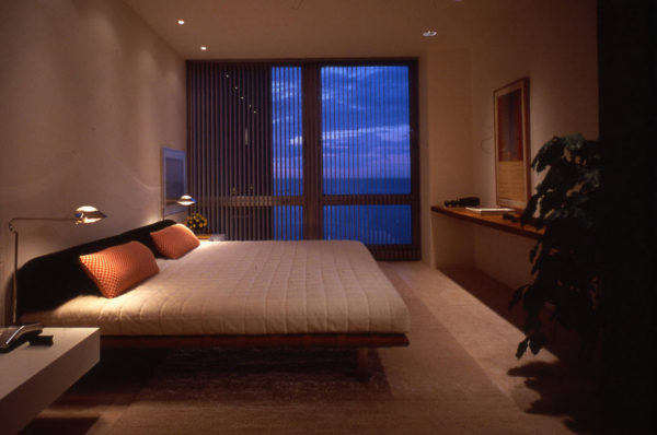 минимализм двухцветной спальни