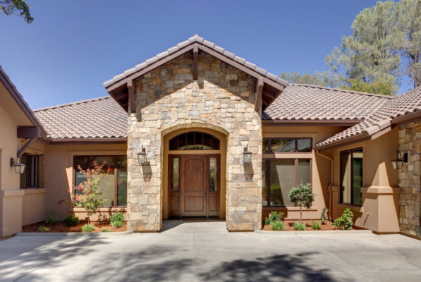 одноэтажный дом из камня