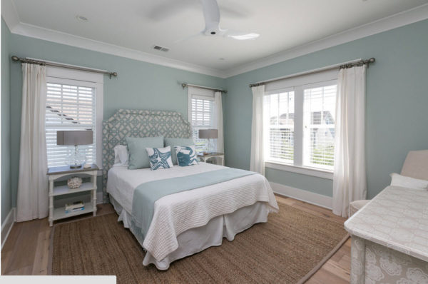 серо-белая спальня