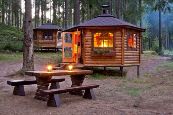 шестигранная закрытая беседка с мангалом