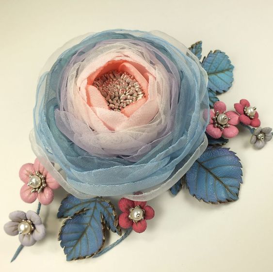 100 потрясающих идей: цветы из ткани своими руками на фото