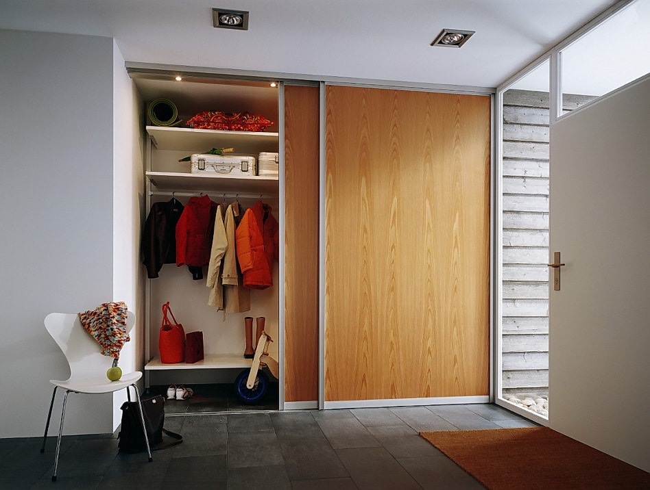 Подборка Модные шкафы-купе в гармонии с интерьерным пространством на фото
				