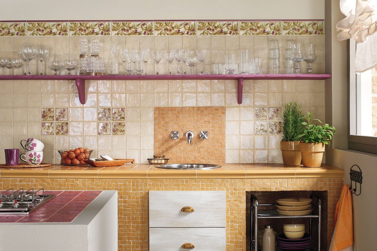 Настенная плитка для кухни 36 фото как снять старую плитку с кухонной стены Варианты дизайна и размеры плитки под кирпич особенности панелей под плитку-мозаику
