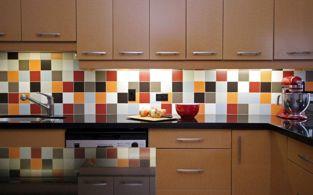 Настенная плитка для кухни 36 фото как снять старую плитку с кухонной стены Варианты дизайна и размеры плитки под кирпич особенности панелей под плитку-мозаику