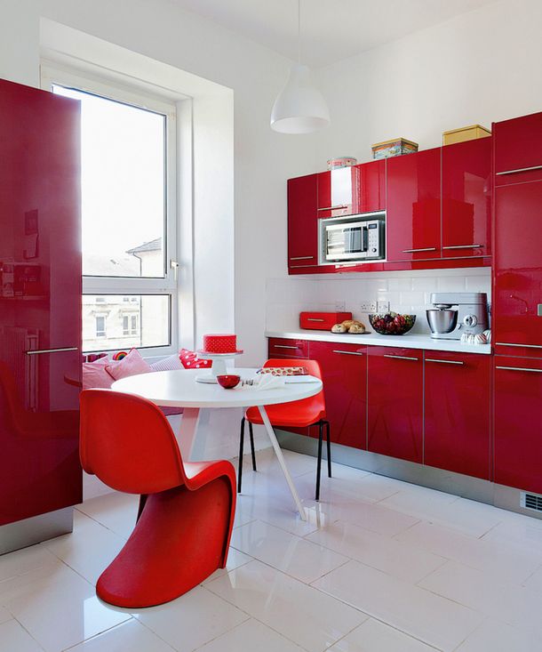 Красная кухня - реальные фото красных кухонь в интерьере с красным холодильником, с красным гарнитуром.Кухня — вкус комфорта