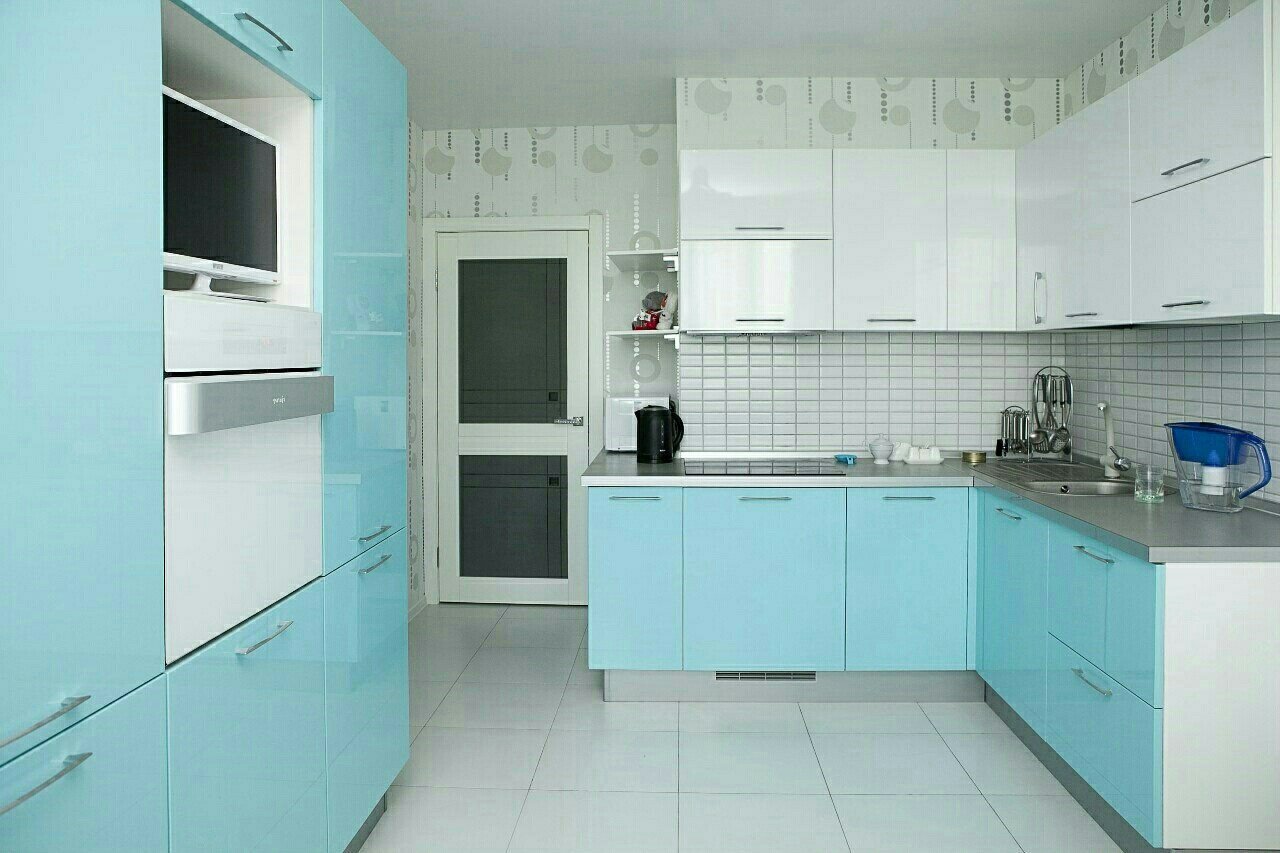 Бирюзовая кухня (80 фото): выбор кухонного гарнитура бирюзово-белого и серо-бирюзового цвета в интерьер, сочетание бирюзы с бежевым и цветом Тиффани