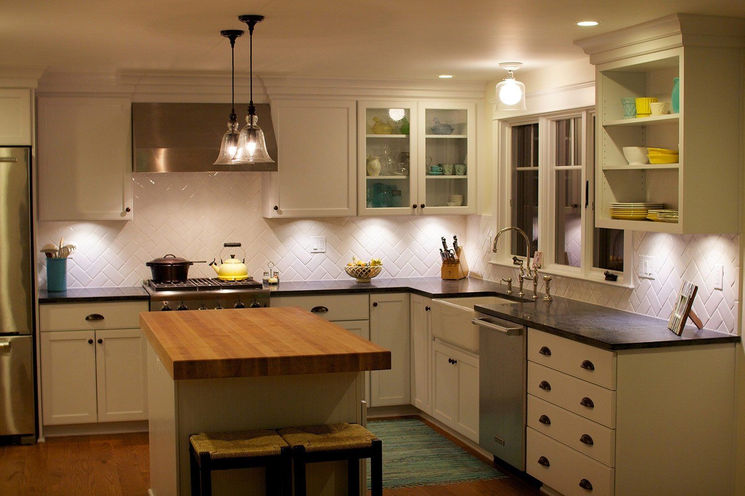 Освещение на кухне: правила, фото, советы дизайнера :: Дизайн :: РБК Недвижимость