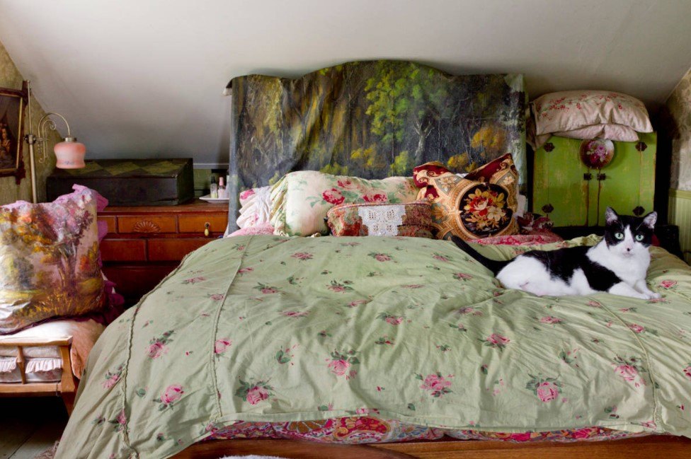 Тумбочки для спальні: 100 фото-новинок, ідеї дизайну