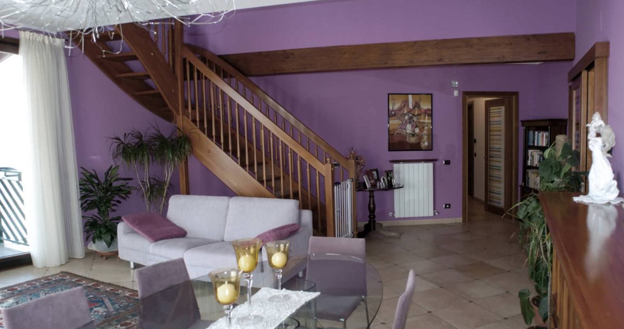 Дизайн гостиной в фиолетовых тонах фото – Фиолетовые гостиные, гостиная в фиолетовом цвете, гостиная в фиолетовых тонах