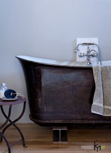 Чугунная коричневая ванна