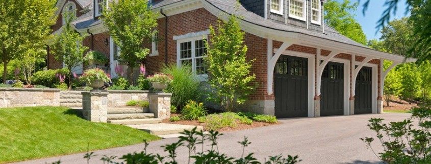 Большой дом с гаражом