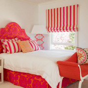 Солнечная оранжевая спальня для девочки