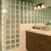 Стена из стеклоблоков