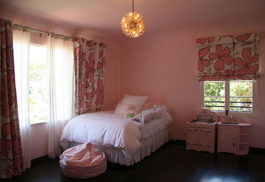 Спальня в рожевих тонах