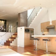 Кухня-студия в двухэтажном доме