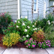 Композиции из зелени и цветов наиболее эффектны