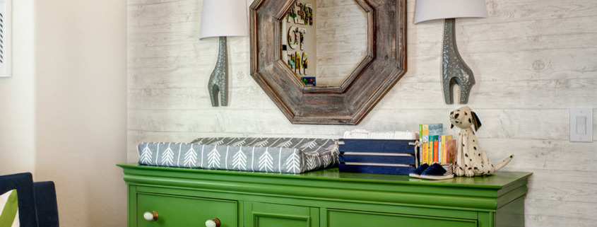 Светильники возле зеркала