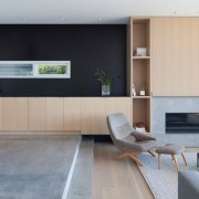 Использование для зонирования напольных материалов