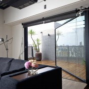 Большая стеклянная дверь