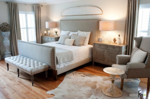 Тумба возле кровати