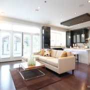 Панорамные окна в кухне-студии