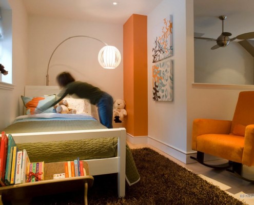 Оригинальный светильник в детской комнате