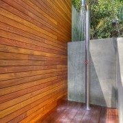 Большая душевая труба