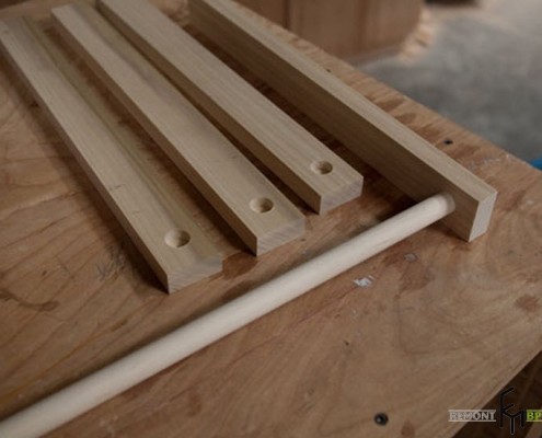 Просверлите отверстия для шурупов