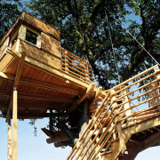 Домик из светлого дерева