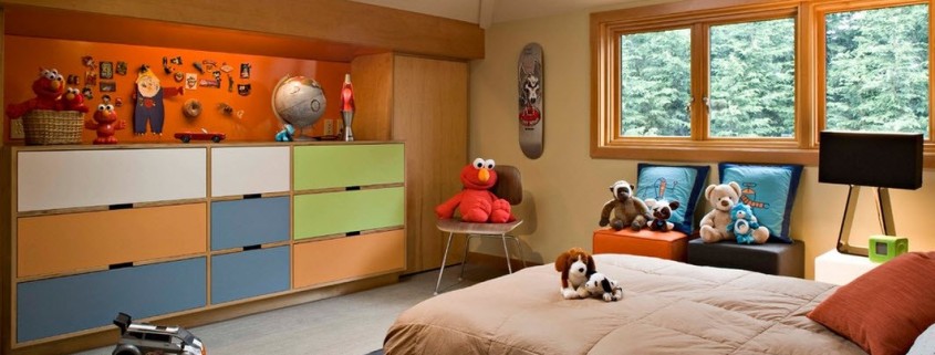 Детская с цветной мебелью