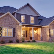 Дом из тонированного кирпича