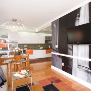 Контрастное оформление кухни-студии