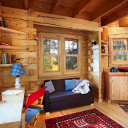 Оформление подвесного домика внутри