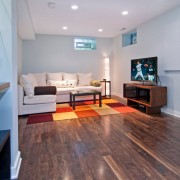 Многоцветный ламинат с гостиной Многоцвнтный ламинат с гостиной