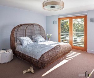 Овальная тумба