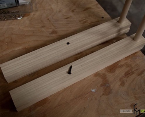 Просверлите отверстия для шурупов