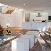 Оформление первого этажа под кухню-студию