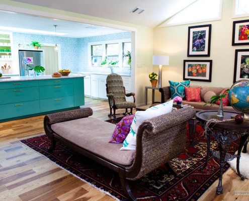 Яркие пятна в обстановке кухни-студии