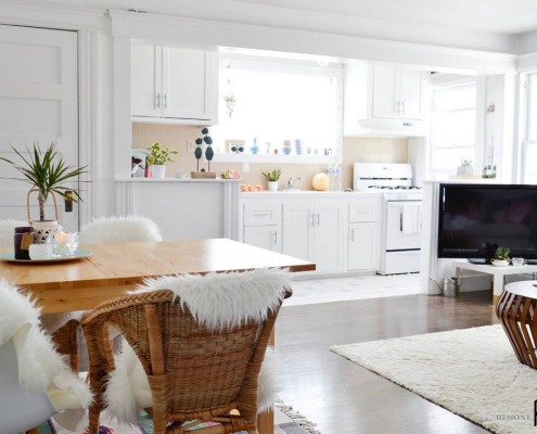 Белоснежная мебель в кухне-студии